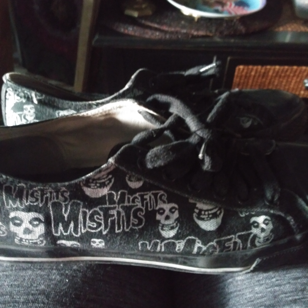 Mens Misfit Sneakers